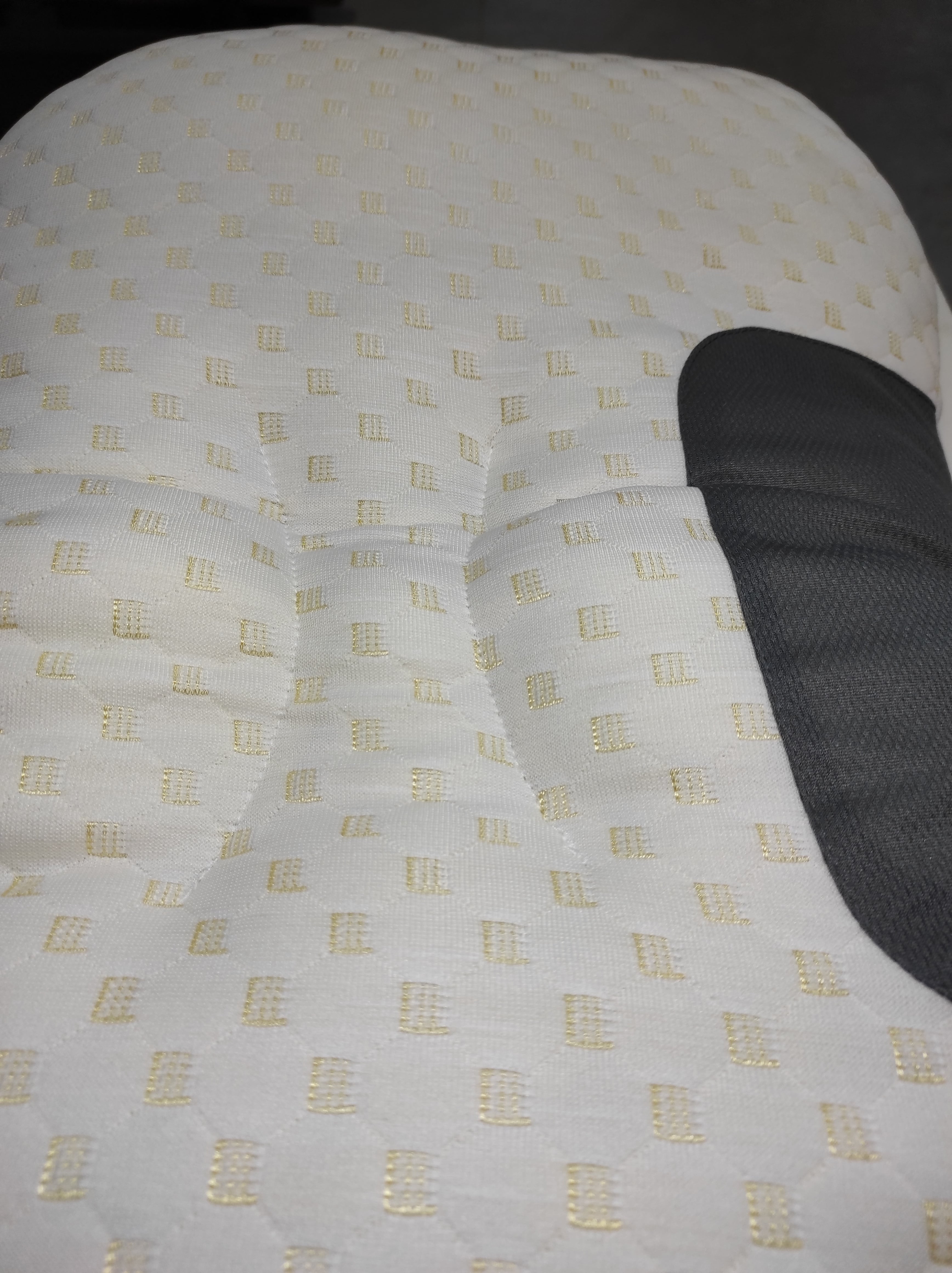 Cuscino ergonomico in maglia 3D