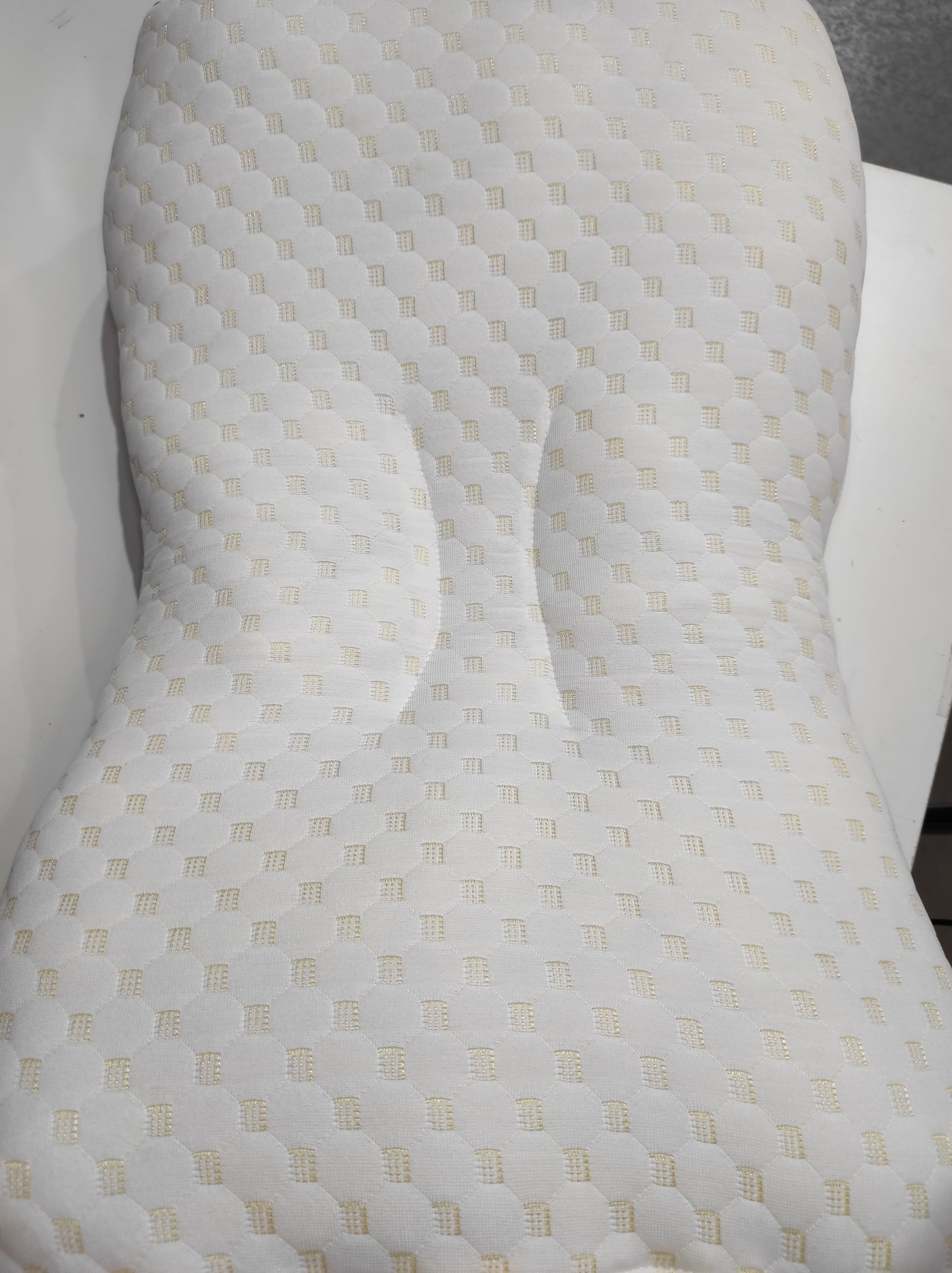 Cuscino ergonomico in maglia 3D