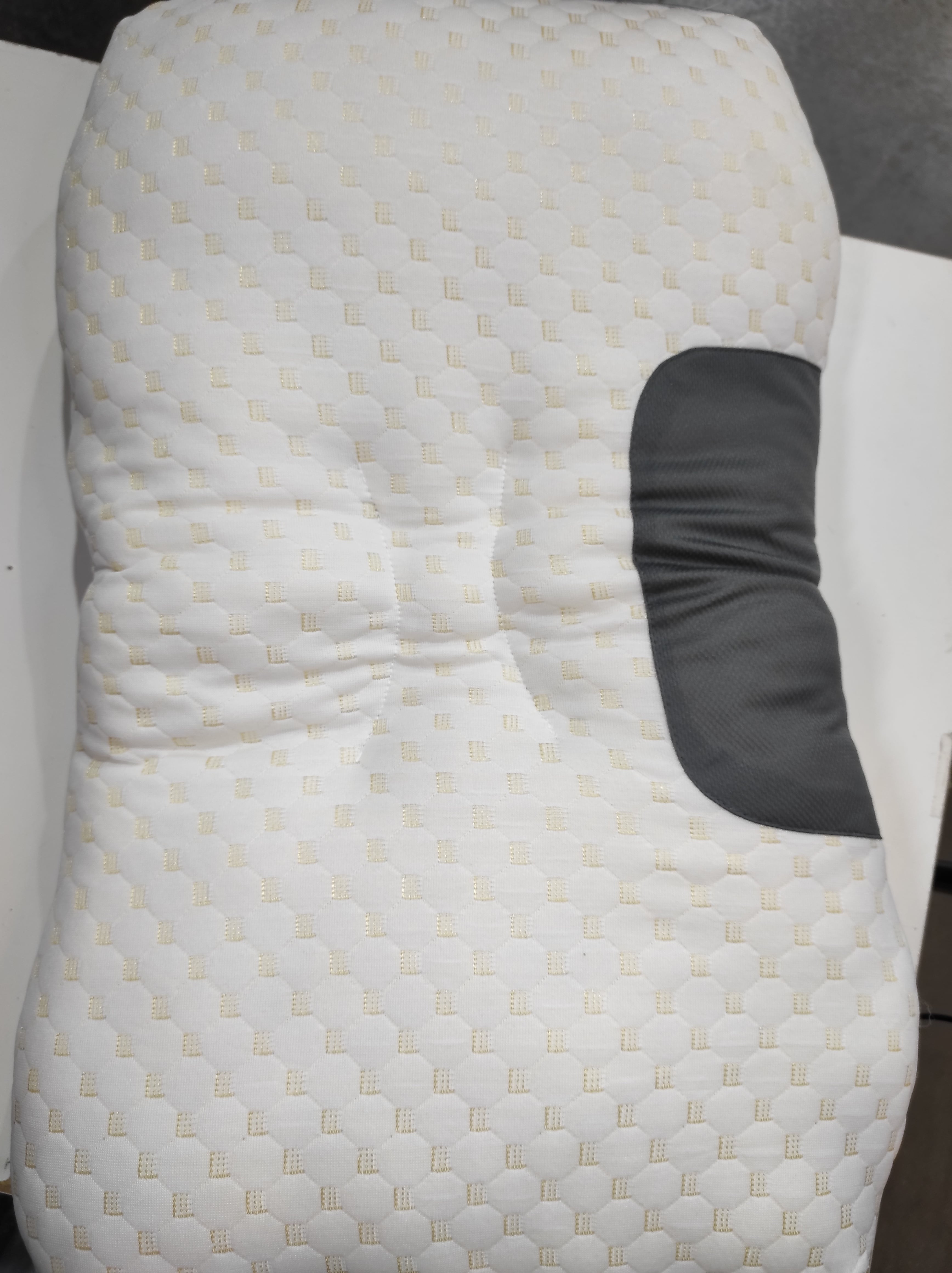 Cuscino ergonomico in maglia 3D